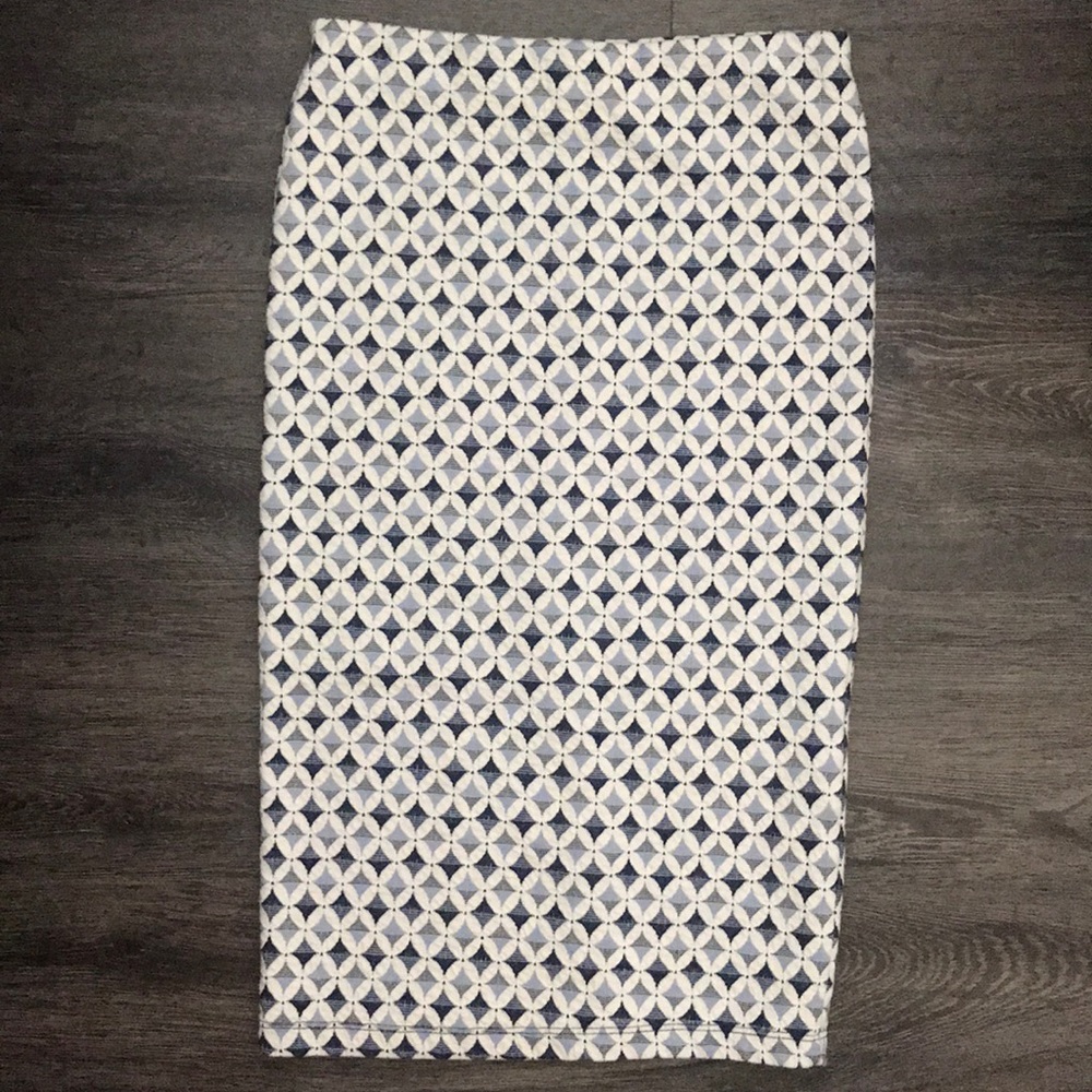 5️⃣ for $2️⃣5️⃣ Zara knit printed pencil skirt